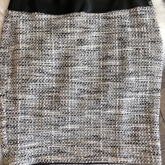 ‼️BEBE Tweed w/Leather Trim Skirt - Picture 4 of 7